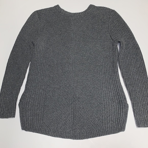 Madewell hex comb 1937 grey Sweater size Medium. Crew neck. slits on the side. - Picture 16 of 16
